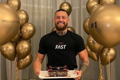 McGregor ăn mừng khi vượt mặt Ronaldo và Messi