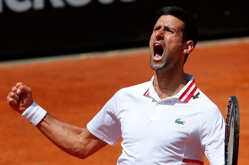 Djokovic vượt ải Tsitsipas