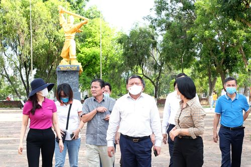 Bộ trưởng Nguyễn Văn Hùng thị sát một số di tích lịch sử ở Gia Lai