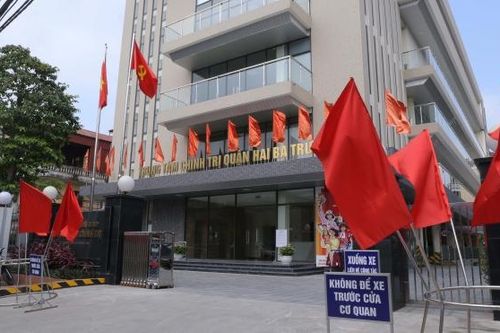Hà Nội rực rỡ sắc đỏ trước Bầu cử QH và HĐND
