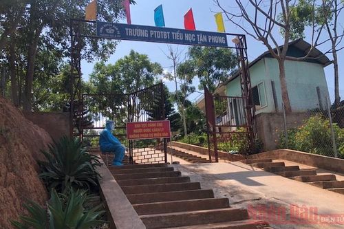 Đình chỉ công tác một hiệu trưởng không chấp hành nghiêm quy định phòng dịch