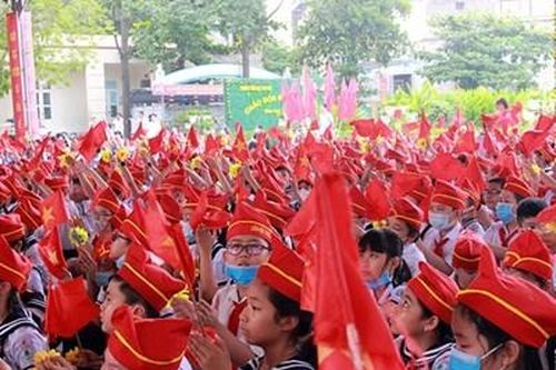 KHAO KHÁT MÀU KHĂN ĐỎ CHÓI