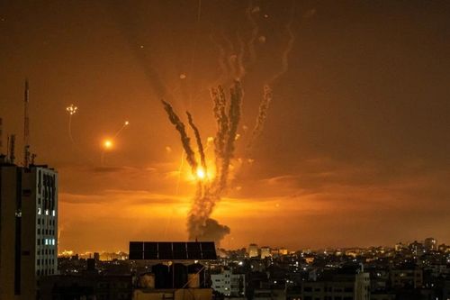 Chùm ảnh: Dải Gaza hỗn loạn sau các đợt nã rocket qua lại giữa Israel và Hamas