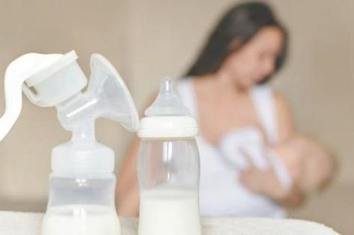 Nỗi lo từ sữa mẹ nhiễm hóa chất