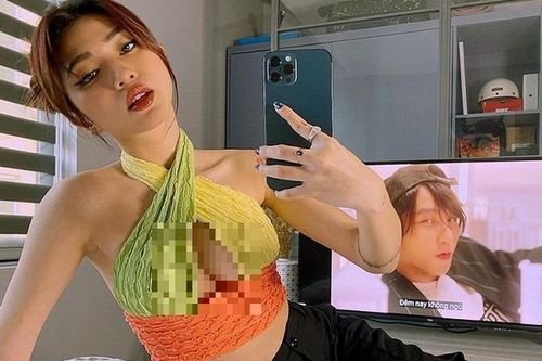 Mốt áo 2 vạt chéo chữ X che ngực sexy gây 'nóng mắt'