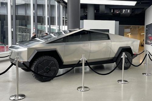 Tesla Cybertruck 'bằng xương, bằng thịt' - giống như xe viễn tưởng