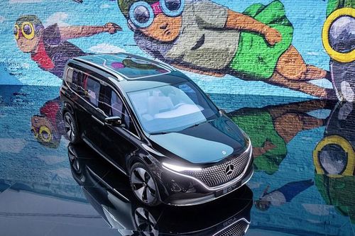 'Soi' Mercedes-Benz EQT 2022 - xe van 7 chỗ hạng sang chạy điện