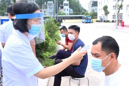 Quảng Ninh: Tạm dừng hoạt động hàng ăn, quán nước vỉa hè, sân golf từ 0h ngày 15/5