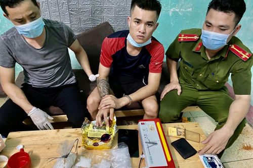 Thả chó dữ tấn công lại lực lượng công an, đối tượng bán ma túy vẫn không thoát