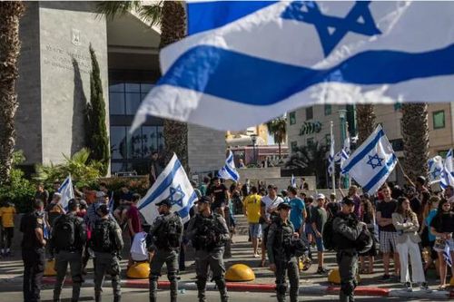 Xung đột Gaza làm đảo lộn sự cân bằng mong manh giữa người Israel Ả Rập và Do Thái