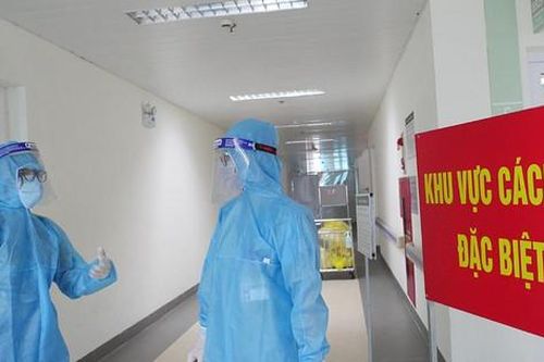 Thâm nhập khu vực cách ly đặc biệt của BV Thanh Nhàn sau khi xuất hiện ca mắc COVID-19