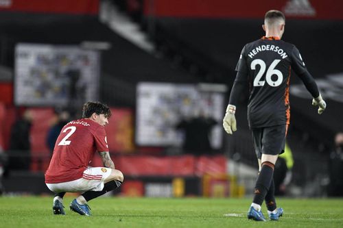 MU lập kỷ lục buồn, Man City 'đi đêm' Nuno Mendes
