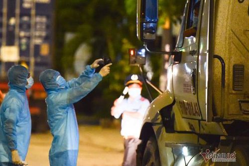 TP.HCM kích hoạt 12 chốt, ngày đêm đo thân nhiệt phòng dịch Covid-19