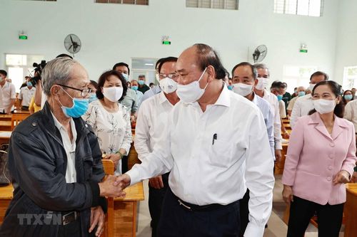 Chủ tịch nước tiếp xúc cử tri, vận động bầu cử trực tuyến tại Hóc Môn