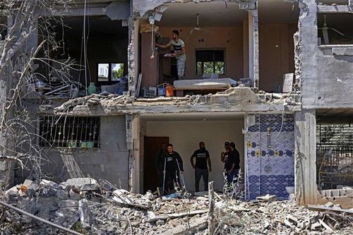 Israel không kích trúng tòa nhà có văn phòng các hãng truyền thông