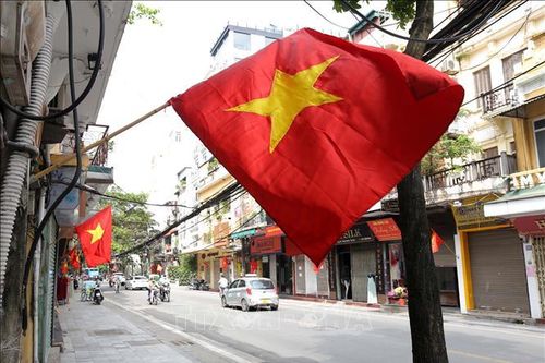 Hà Nội rực rỡ sắc đỏ chào mừng Ngày bầu cử ĐBQH và HĐND