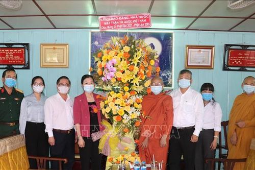 Đoàn Ủy ban Trung ương MTTQ Việt Nam đi thăm, chúc mừng Đại Lễ Phật đản