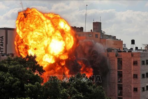 Một gia đình 10 người Palestine tử vong trong cuộc không kích của Israel
