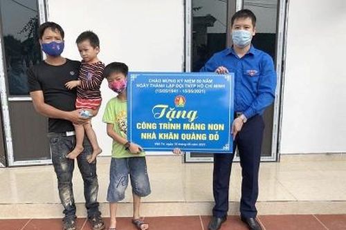 Trao nhà 'Khăn quàng đỏ' ở thành phố Việt Trì
