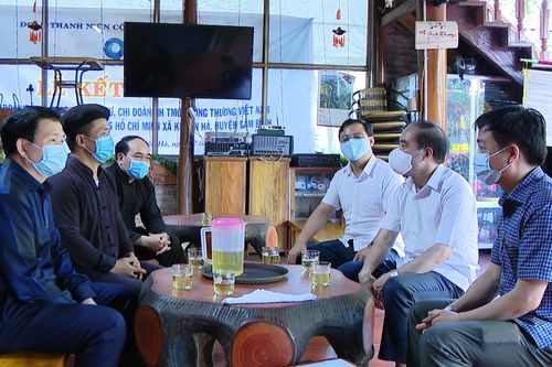 Đồng chí Bí thư Tỉnh ủy Chẩu Văn Lâm kiểm tra khu bến thủy và các cơ sở homestay xã Thượng Lâm