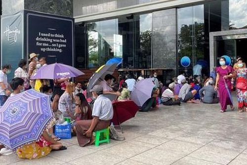 Myanmar thiếu tiền mặt trầm trọng vì đảo chính