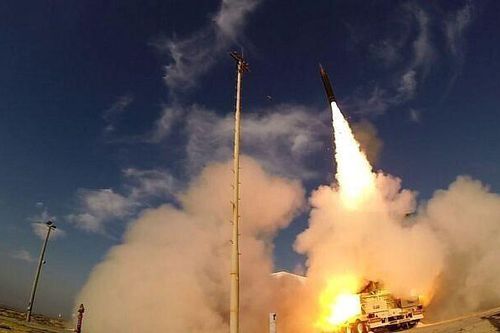 Israel bất ngờ hứng loạt rocket phóng từ Syria