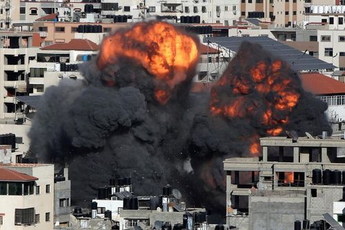 Máy bay Israel dội bom, văn phòng lãnh đạo an ninh của Hamas nổ tung