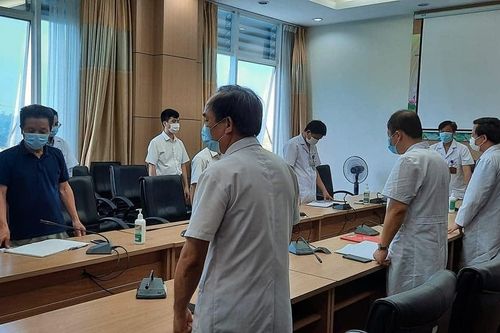 Nhói lòng bác sĩ tham gia tuyến đầu chống dịch, mẹ mất không thể về chịu tang
