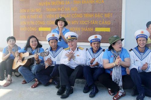 Viết tiếp câu chuyện lớp cha trước, lớp con sau…