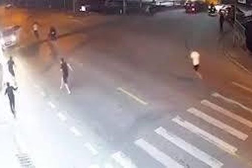 Kéo đồng bọn đánh, chém nhiều người từ chuyện vợ cũ có 'tình mới'
