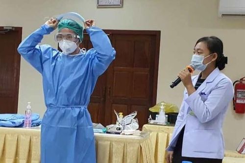 Bác sĩ Việt Nam hỗ trợ điều trị thai phụ ở Lào mắc Covid-19