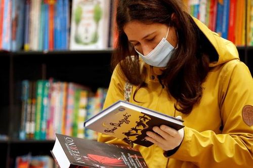 Ngành xuất bản ở Mỹ đứng vững trong đại dịch nhờ phát hành trực tuyến