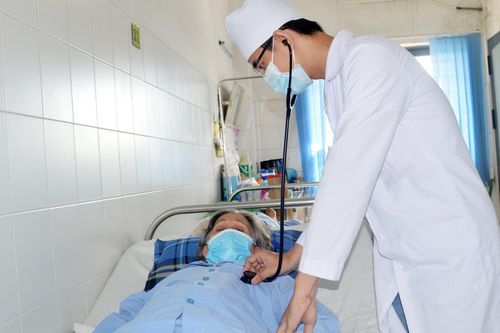 Cứu người phụ nữ ngưng tim từ tuyến trước