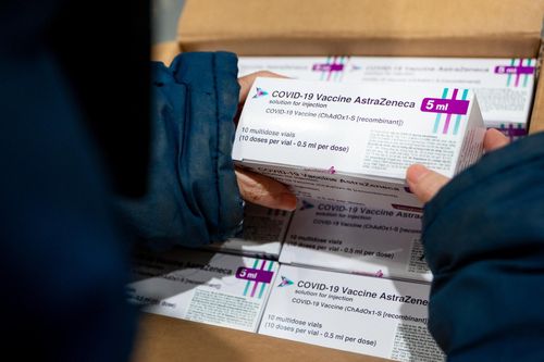 Hơn 1,6 triệu liều vaccine ngừa Covid-19 về Việt Nam