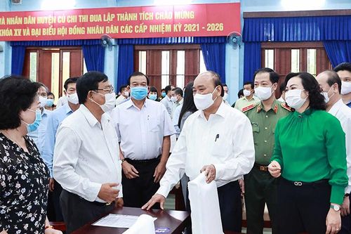 Chủ tịch nước Nguyễn Xuân Phúc tiếp xúc cử tri TP Hồ Chí Minh