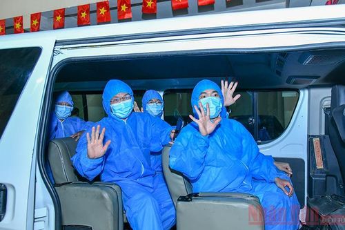 Đoàn bác sĩ Hà Nội lên đường đến Bắc Giang hỗ trợ chống dịch Covid-19