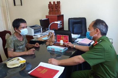 Bắt đối tượng phá hoại các pa-nô, áp phích tuyên truyền bầu cử ĐBQH và HĐND các cấp