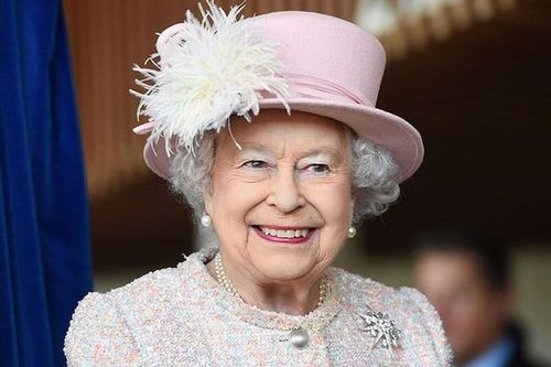 Choáng ngợp số động vật Nữ hoàng Anh Elizabeth II sở hữu