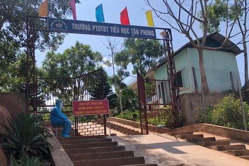 Tạm đình chỉ công tác 3 cán bộ để xảy ra chùm ca bệnh Covid-19 ở Điện Biên