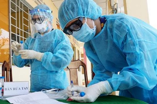 Nữ phụ hồ mắc COVID-19 ở Hưng Yên từng đi chợ, ăn uống cùng tổ thợ xây