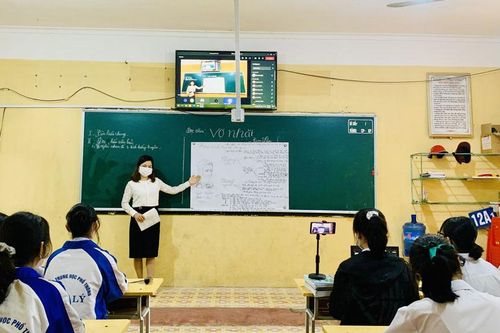 Dịch bùng phát, HS lớp 12 Bắc Giang chuyển sang ôn tập trực tuyến từ ngày 17/5