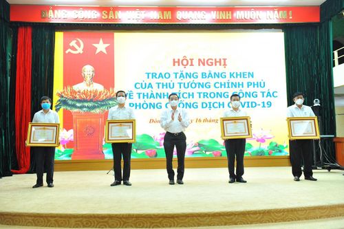 Trao bằng khen của Thủ tướng cho tập thể, cá nhân huyện Đông Anh có thành tích phòng chống Covid-19
