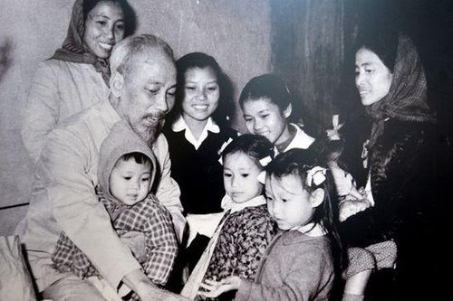 Bác Hồ sống mãi trong những khúc ca, trong tim mỗi người