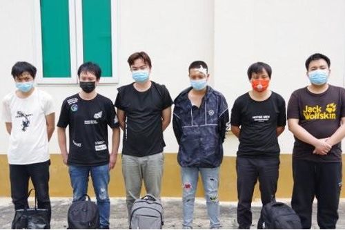 Mật phục bắt nhóm đối tượng đón người Trung Quốc vượt biên vào Việt Nam