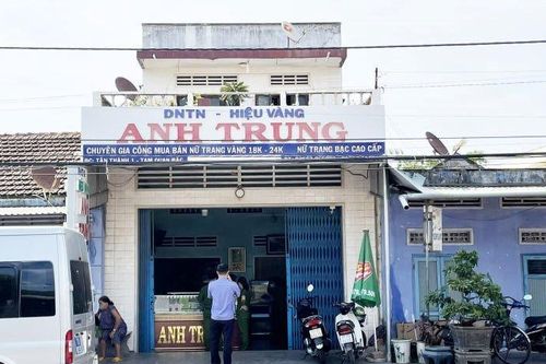Tạm giữ nghi phạm đột nhập tiệm vàng cuỗm 300 lượng vàng
