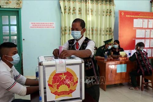 Hoàn thành bầu cử sớm tại 6 xã vùng biên giới tỉnh Quảng Nam