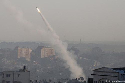 Hamas phóng tên lửa tấn công tàu chiến của Israel