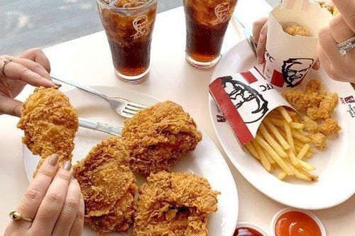 Tìm cách ăn gà rán miễn phí suốt 6 tháng, nam sinh ngồi tù 2,5 năm