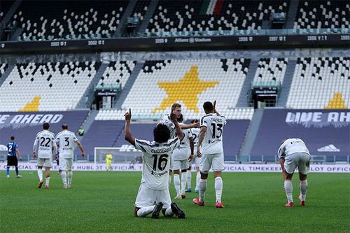 Cuadrado làm lu mờ Ronaldo, Juventus quật ngã tân vương Inter Milan