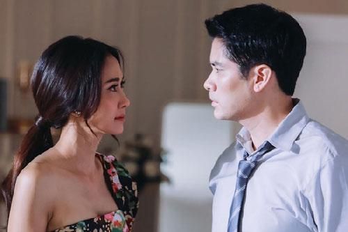 Ngày đầu về ra mắt không biết chặt thịt gà liền bị chê chưa đủ tiêu chuẩn làm dâu, nhưng màn phản bác của cô gái sau đó lại khiến tình thế đảo ngược